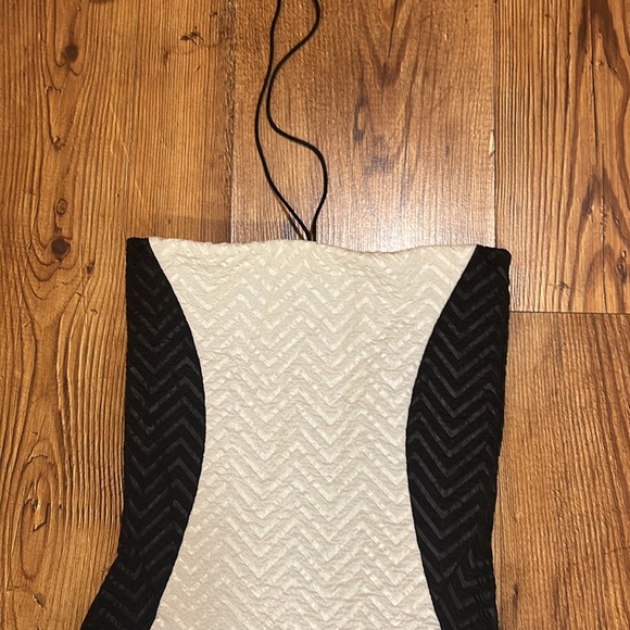 les tout petits Girls Size 12 black and white thick material strapless dress - Picture 2 of 5